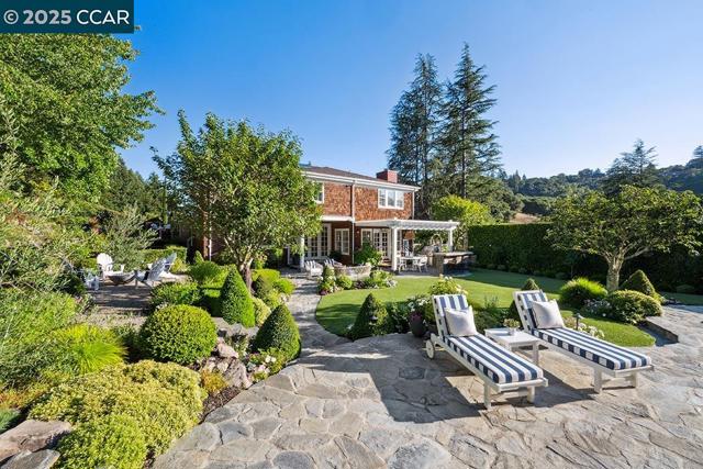 231 Sundown Ter, Orinda CA: https://media.crmls.org/mediaz/7f6493d7-fd93-4058-b72b-36c89df17611.jpg