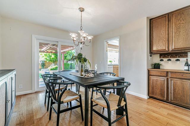 5186 Sunny Creek Drive, San Jose CA: https://media.crmls.org/mediaz/7f64ff4d-ee64-408b-9016-1a0391e5d209.jpg