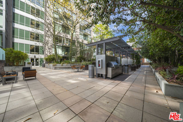 1100 S Hope Street, Los Angeles CA: https://media.crmls.org/mediaz/7f650c0c-321a-478a-aaf8-dfcf6bbd30ba.jpg