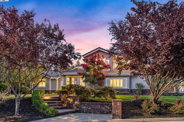1398 Benedict Ct, Pleasanton CA: https://media.crmls.org/mediaz/7f65c8d7-1402-4d4a-936f-dc2cc4af7d3a.jpg