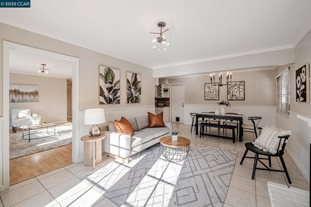 1498 Delaware Dr, Concord CA: https://media.crmls.org/mediaz/7f65df26-2d92-428a-a50d-7687ce2d33c7.jpg