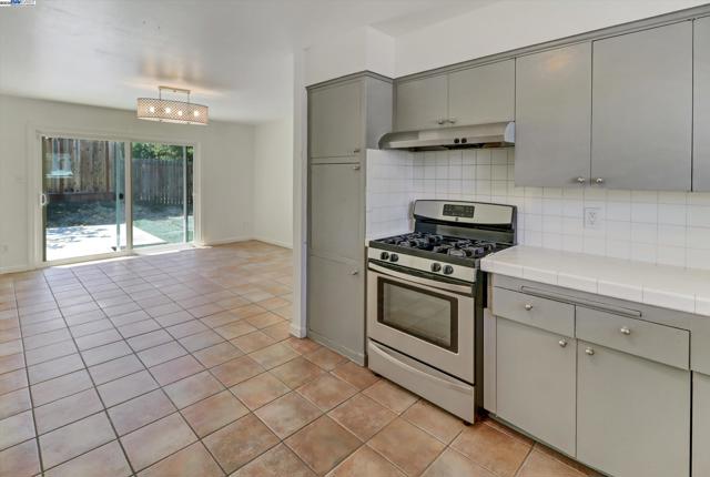 3524 Longview Rd, Antioch CA: https://media.crmls.org/mediaz/7f672850-ec5c-4cc0-9077-1ed5edb86b14.jpg