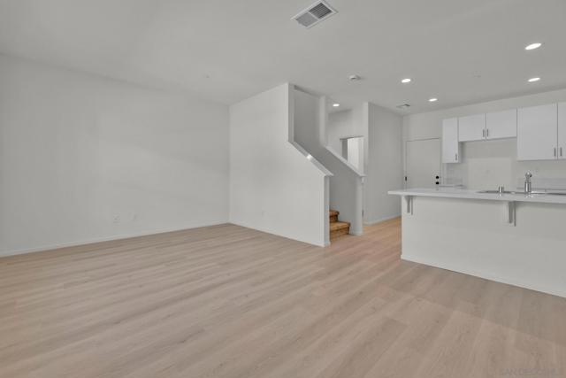 28203 Verdant Ct, Valley Center CA: https://media.crmls.org/mediaz/7f6753d2-5d70-48b7-889e-020b10acf92f.jpg
