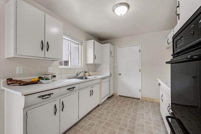 3501 Longview Drive, San Bruno CA: https://media.crmls.org/mediaz/7f6779af-4d2a-4608-a4c4-b267971db03e.jpg