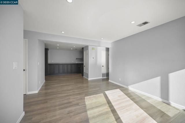 5095 Valley Crest Dr, Concord CA: https://media.crmls.org/mediaz/7f6807f9-98d0-4740-b4e0-eea8579ee665.jpg