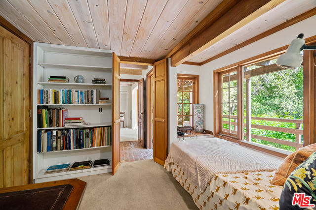 21550 Summit Trail, Topanga CA: https://media.crmls.org/mediaz/7f68c32a-f073-4e7b-a009-6863f9354842.jpg