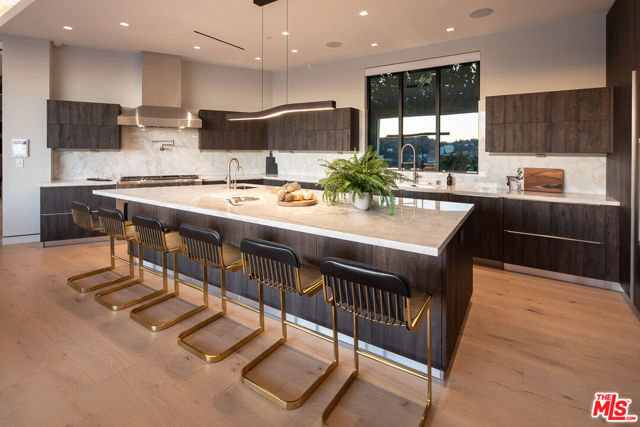 2371 Achilles Drive, Los Angeles CA: https://media.crmls.org/mediaz/7f693aa7-dc60-48a2-b4b6-f41367d2b1ac.jpg