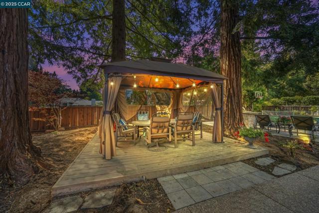 235 Saint Paul Dr, Alamo CA: https://media.crmls.org/mediaz/7f69850b-c065-475d-a11f-0f52b9d8f235.jpg