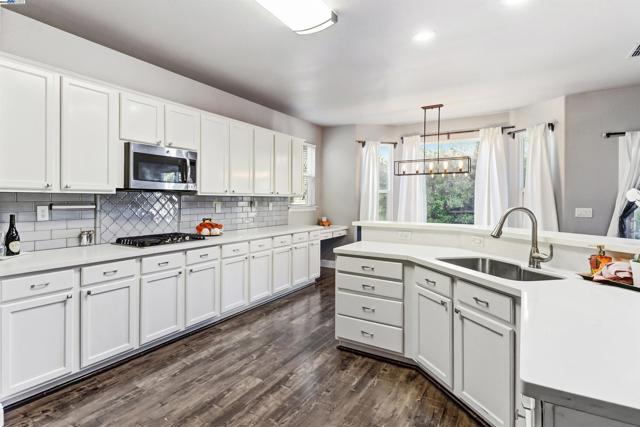 5512 Sagehen Ct, Loomis CA: https://media.crmls.org/mediaz/7f6a0d38-2340-4705-982c-af9c953c5381.jpg