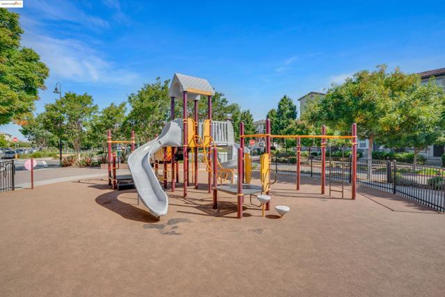 2284 Morrow St, Hayward CA: https://media.crmls.org/mediaz/7f6a5789-9847-4961-99ac-da1cf523b382.jpg