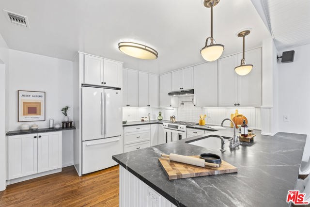 505 Panama Avenue, Long Beach CA: https://media.crmls.org/mediaz/7f6b6c0c-c06f-433a-b2bb-da0e309795e6.jpg