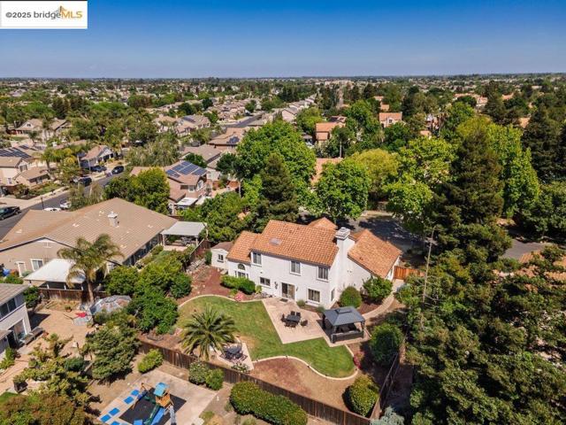 1281 Sea Vista Dr, Brentwood CA: https://media.crmls.org/mediaz/7f6ba51b-8d8c-416c-80c7-e621f8f4556d.jpg
