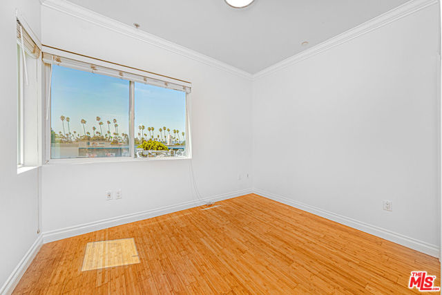 3061 W 12th Place, Los Angeles CA: https://media.crmls.org/mediaz/7f6bbc64-3808-4560-a5b2-5d99ee7ad8f8.jpg