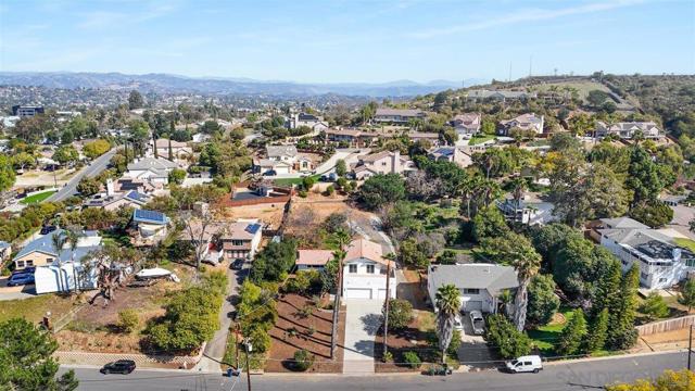 1756 Alhudson Dr, Escondido CA: https://media.crmls.org/mediaz/7f6c1589-123e-407f-a063-2a2bedc1e487.jpg