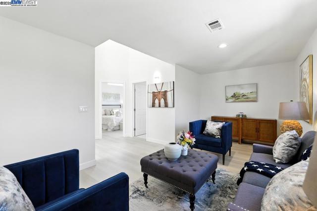 1739 E 22Nd St, Oakland CA: https://media.crmls.org/mediaz/7f6c3fb2-8a25-4432-b6da-2707750f5723.jpg