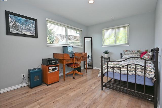 5295 Winifred Dr, Castro Valley CA: https://media.crmls.org/mediaz/7f6d0f9f-8478-48ef-a6f3-8af86f5836e8.jpg