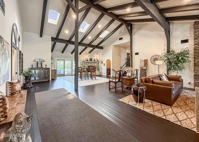1832 Calle Salto, Thousand Oaks CA: https://media.crmls.org/mediaz/7f6dc396-0e18-4564-a0bd-d81a93cd27d6.jpg