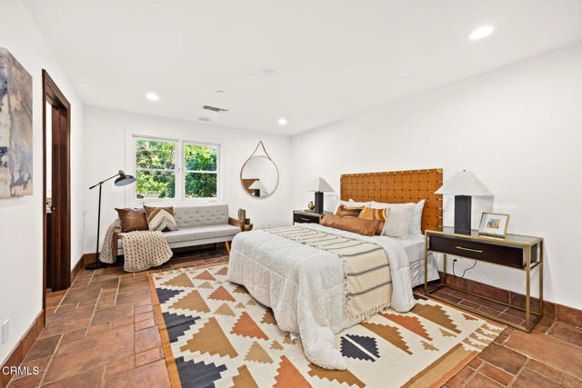 1533 Rancho Avenue, Glendale CA: https://media.crmls.org/mediaz/7f6e2cb4-a5fc-461c-936d-7b06ec69c0e4.jpg