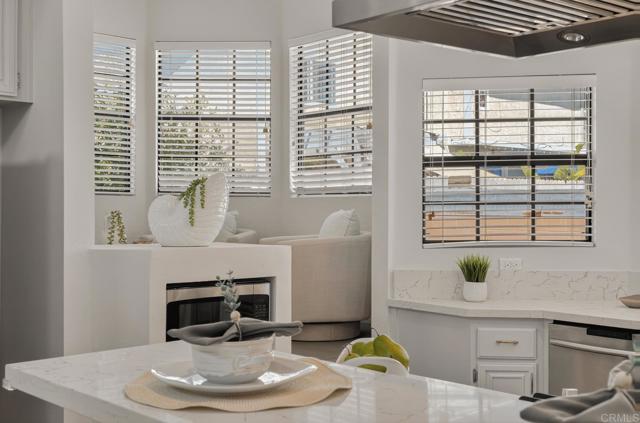 Detail Gallery Image 18 of 55 For 2021 Carnegie Ln #APT 7,  Redondo Beach,  CA 90278 - 3 Beds | 2/1 Baths