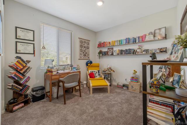 495 Pearl Dr, Lemoore CA: https://media.crmls.org/mediaz/7f6ede6c-6f8f-4403-ab4b-4450775c8a0b.jpg