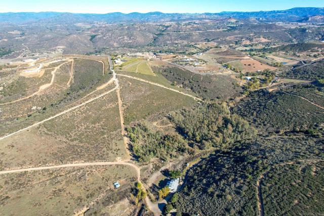 18408 Sweet Ln, Ramona CA: https://media.crmls.org/mediaz/7f6f00a7-af32-4598-9e98-660a8d16fbaa.jpg