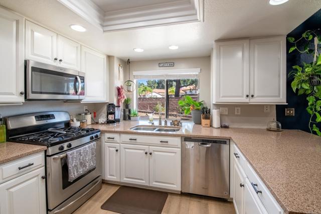 40112 Adian Court, Temecula CA: https://media.crmls.org/mediaz/7f6f03f2-90f7-4f55-98d8-3ded29f0e68b.jpg