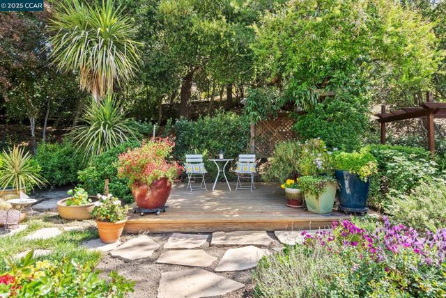1902 Joseph Dr, Moraga CA: https://media.crmls.org/mediaz/7f6f4cc0-86e6-4237-80ef-e9d994ca0d91.jpg