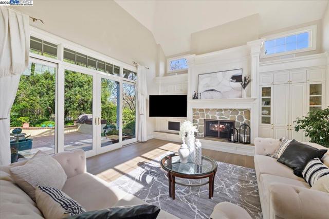 2434 Pomino Way, Pleasanton CA: https://media.crmls.org/mediaz/7f6f8eef-84ec-4a15-86a8-6b38b33f0b67.jpg