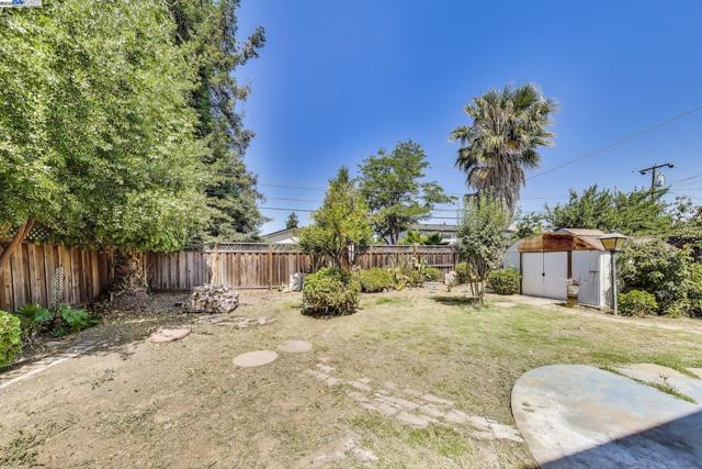 4435 Cambria St, Fremont CA: https://media.crmls.org/mediaz/7f6fa238-deb4-4c2e-be1c-fb42c96996aa.jpg