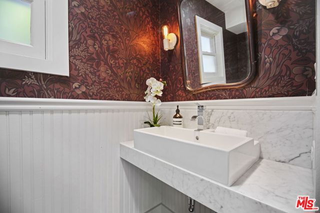 1210 Cabrillo Avenue, Venice CA: https://media.crmls.org/mediaz/7f7033b2-0c32-41b8-8e62-34cde759432d.jpg