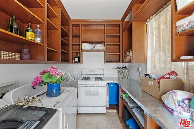 1430 N Dominion Avenue, Pasadena CA: https://media.crmls.org/mediaz/7f704017-2368-49bd-9fa8-0ef531af5cf8.jpg