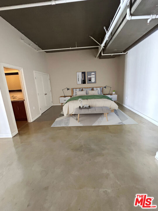 315 W 5th Street, Los Angeles CA: https://media.crmls.org/mediaz/7f704dcc-4a73-419b-9966-f6ca95063751.jpg