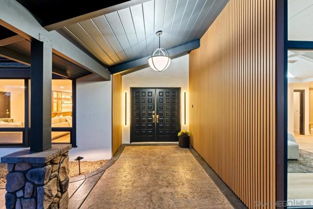 4911 Beaumont Dr, La Mesa CA: https://media.crmls.org/mediaz/7f71a488-c41c-463c-9d40-3bdb4f2993c6.jpg