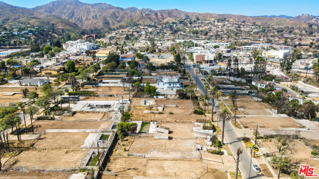 709 Swarthmore Avenue, Pacific Palisades CA: https://media.crmls.org/mediaz/7f720deb-d9af-4e6d-8b0b-905453601e41.jpg