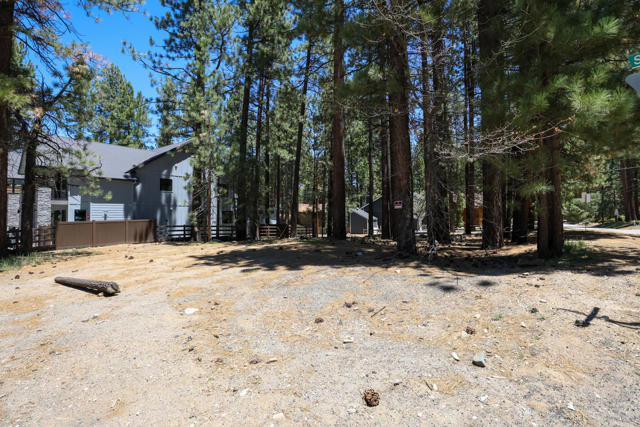 689 Summit Boulevard, Big Bear CA: https://media.crmls.org/mediaz/7f72204b-794c-4f52-97a0-2443a76e3267.jpg