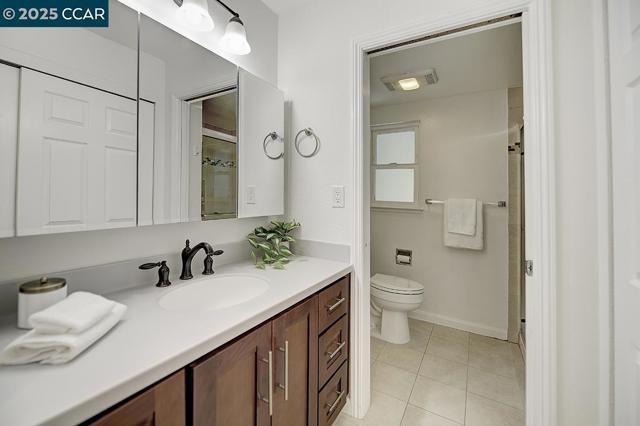 3136 Tice Creek Dr, Walnut Creek CA: https://media.crmls.org/mediaz/7f72d91c-b5e5-4e99-a92a-3d5d40e390dd.jpg