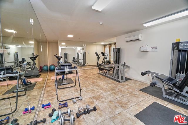 1401 S St Andrews Place, Los Angeles CA: https://media.crmls.org/mediaz/7f72f463-ca3d-4e3e-869f-5045821de235.jpg