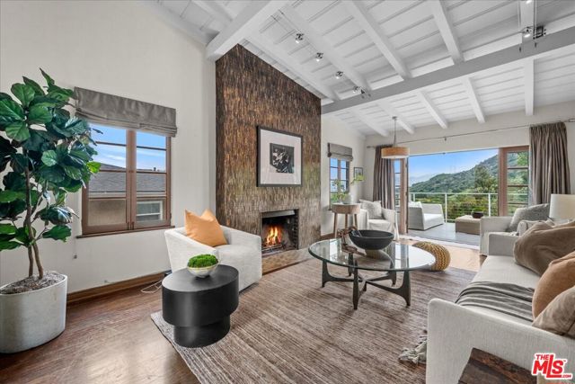 3074 Lake Hollywood Drive, Los Angeles CA: https://media.crmls.org/mediaz/7f734ddb-5a1d-403e-9420-49940273e395.jpg