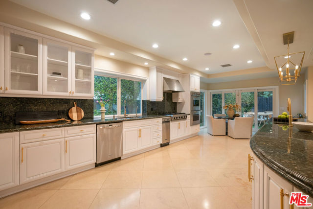 Image 11 of 33 For 16633 Park Lane Circle