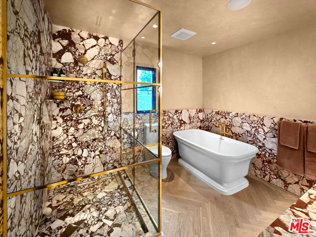 2288 Coldwater Canyon Drive, Beverly Hills CA: https://media.crmls.org/mediaz/7f735c11-3af6-4367-b4e3-38b3b422953d.jpg