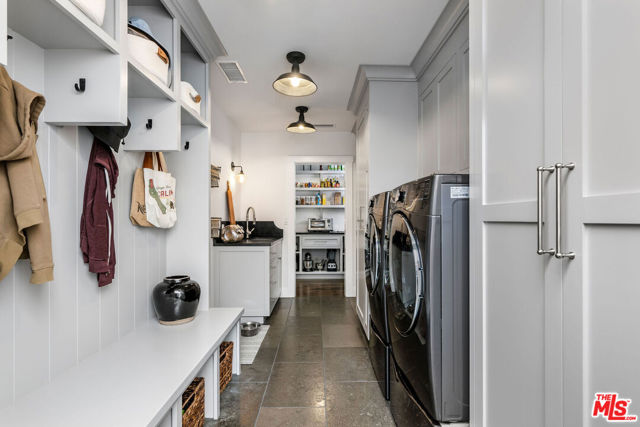 24884 Jim Bridger Road, Hidden Hills CA: https://media.crmls.org/mediaz/7f739f9a-0cd2-4066-9c64-37fca4a87be3.jpg
