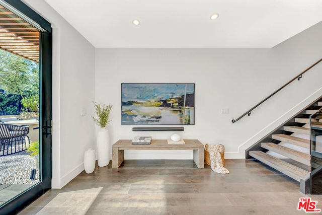 724 N Croft Avenue, Los Angeles CA: https://media.crmls.org/mediaz/7f73bad4-aeda-401c-9c01-153203629d8f.jpg