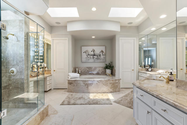 48644 Vista Palomino, La Quinta CA: https://media.crmls.org/mediaz/7f73deb8-82b4-4ed4-a640-4d5d1b664757.jpg
