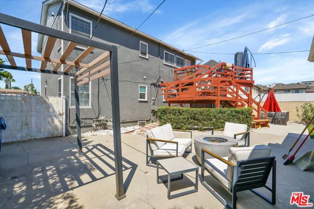 8776 Reading Avenue, Los Angeles, California 90045, ,Multi-Family,For Sale,Reading,24433193