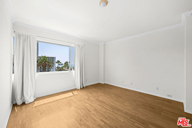 101 California Avenue, Santa Monica CA: https://media.crmls.org/mediaz/7f74e96f-4db1-433a-a30b-00c39ee005d0.jpg