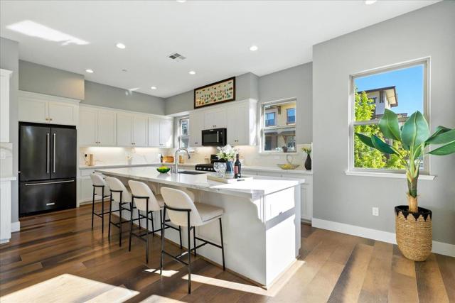 324 Cherokee Loop, Mountain View CA: https://media.crmls.org/mediaz/7f74ec37-c9ea-425d-80e0-1d633ff38459.jpg