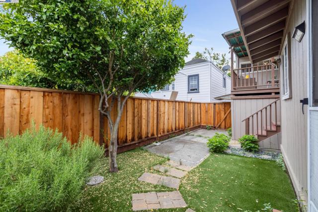 545 Central Ave, Alameda CA: https://media.crmls.org/mediaz/7f754f85-6185-493e-ae01-70bc7dd52499.jpg