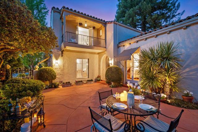 706 Edgewood Road, San Mateo CA: https://media.crmls.org/mediaz/7f758ae5-82e5-4459-a303-5dcbe5bf6db1.jpg