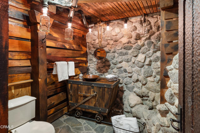 5065 Indianola Way, La Canada Flintridge CA: https://media.crmls.org/mediaz/7f75eb7a-8632-4385-a8ce-6f6bf525c20f.jpg