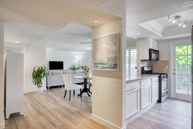 400 N Sunrise Way, Palm Springs CA: https://media.crmls.org/mediaz/7f768e65-fa14-4f84-ba0e-8fc169035027.jpg